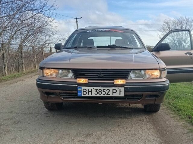 Бежевый Мицубиси Галант, объемом двигателя 2 л и пробегом 500 тыс. км за 1200 $, фото 2 на Automoto.ua