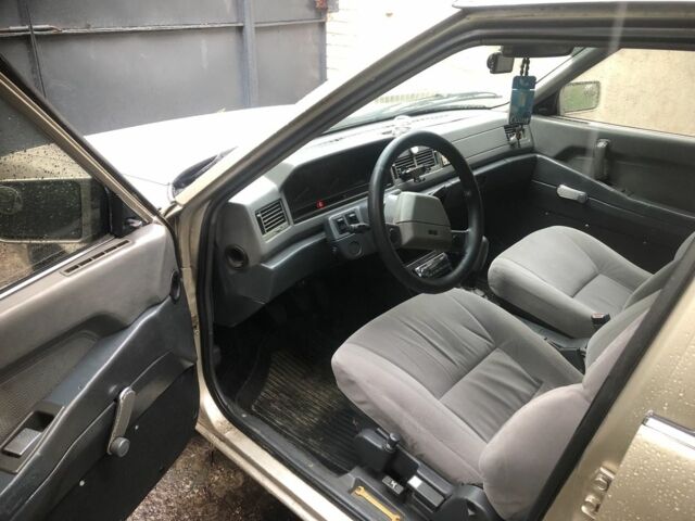 Бежевий Міцубісі Галант, об'ємом двигуна 1.6 л та пробігом 327 тис. км за 1100 $, фото 1 на Automoto.ua