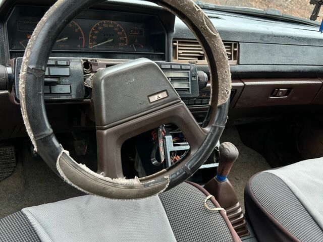 Бежевый Мицубиси Галант, объемом двигателя 2 л и пробегом 180 тыс. км за 787 $, фото 5 на Automoto.ua