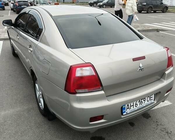 Бежевый Мицубиси Галант, объемом двигателя 2.4 л и пробегом 320 тыс. км за 5000 $, фото 3 на Automoto.ua