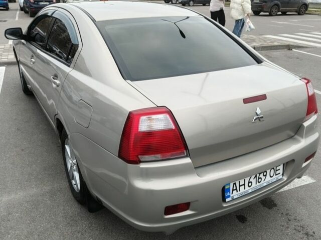 Бежевый Мицубиси Галант, объемом двигателя 2.4 л и пробегом 320 тыс. км за 5000 $, фото 4 на Automoto.ua