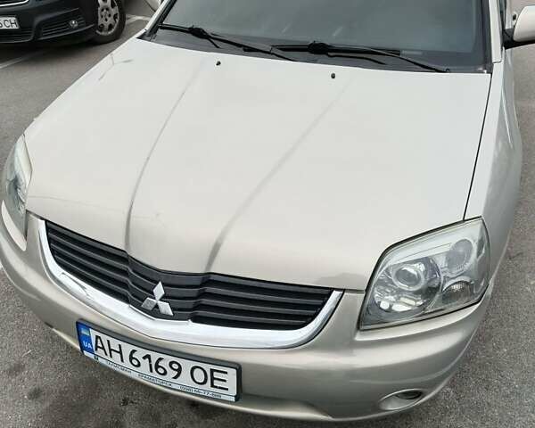 Бежевый Мицубиси Галант, объемом двигателя 2.4 л и пробегом 320 тыс. км за 5000 $, фото 1 на Automoto.ua