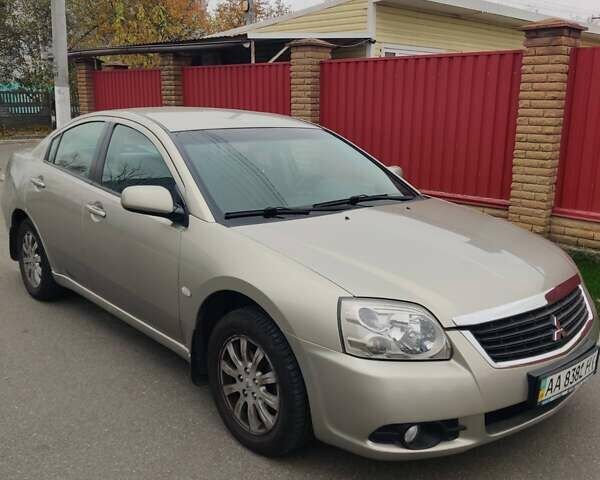 Бежевый Мицубиси Галант, объемом двигателя 2.38 л и пробегом 320 тыс. км за 4100 $, фото 3 на Automoto.ua