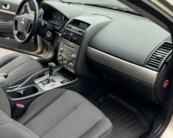 Бежевый Мицубиси Галант, объемом двигателя 2.4 л и пробегом 178 тыс. км за 5600 $, фото 36 на Automoto.ua