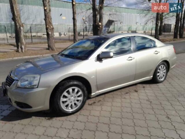 Бежевый Мицубиси Галант, объемом двигателя 2.4 л и пробегом 221 тыс. км за 5550 $, фото 2 на Automoto.ua