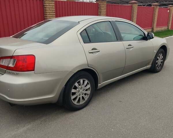 Бежевый Мицубиси Галант, объемом двигателя 2.38 л и пробегом 320 тыс. км за 4100 $, фото 2 на Automoto.ua