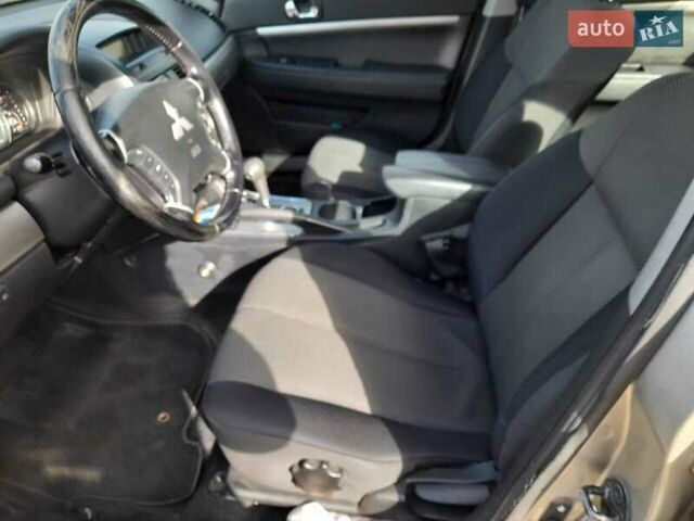 Бежевый Мицубиси Галант, объемом двигателя 2.4 л и пробегом 221 тыс. км за 5550 $, фото 10 на Automoto.ua