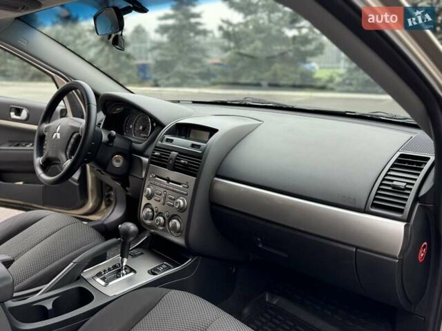 Бежевый Мицубиси Галант, объемом двигателя 2.4 л и пробегом 178 тыс. км за 5600 $, фото 37 на Automoto.ua