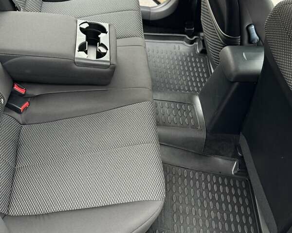 Бежевый Мицубиси Галант, объемом двигателя 2.4 л и пробегом 178 тыс. км за 5600 $, фото 50 на Automoto.ua