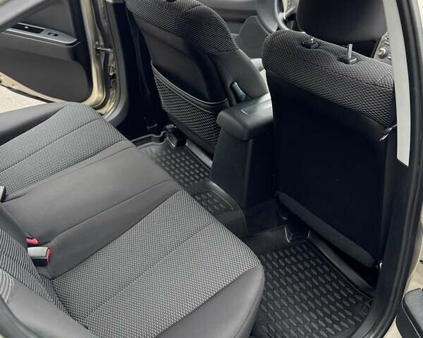 Бежевый Мицубиси Галант, объемом двигателя 2.4 л и пробегом 178 тыс. км за 5600 $, фото 49 на Automoto.ua