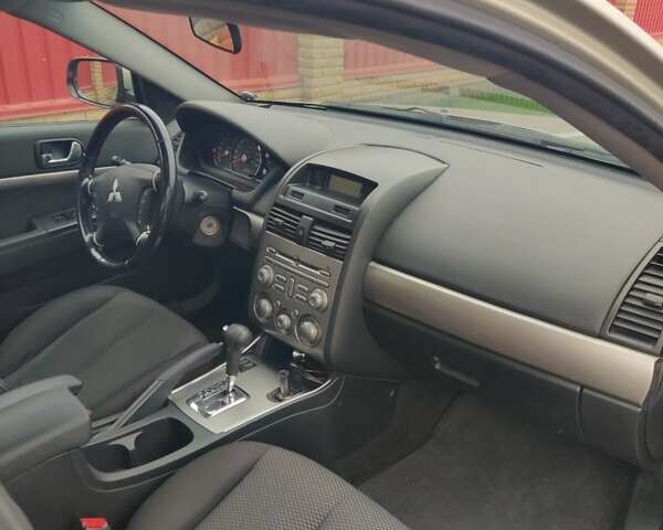 Бежевый Мицубиси Галант, объемом двигателя 2.38 л и пробегом 320 тыс. км за 4100 $, фото 5 на Automoto.ua