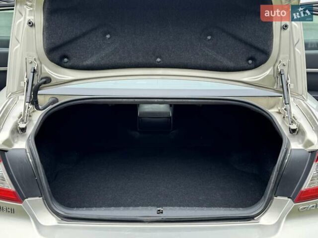 Бежевый Мицубиси Галант, объемом двигателя 2.4 л и пробегом 178 тыс. км за 5600 $, фото 20 на Automoto.ua