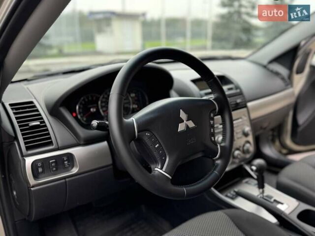 Бежевый Мицубиси Галант, объемом двигателя 2.4 л и пробегом 178 тыс. км за 5600 $, фото 26 на Automoto.ua