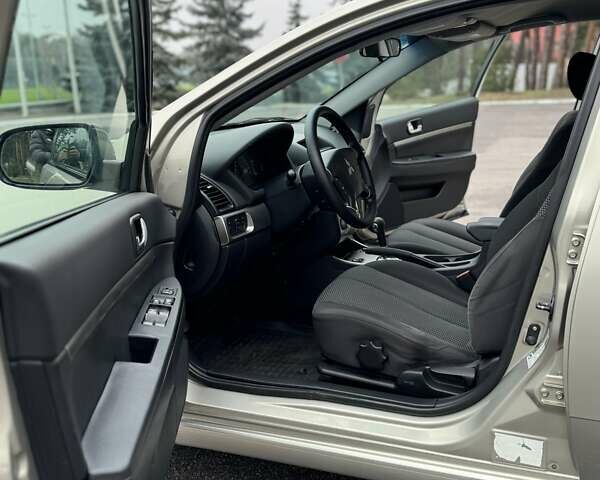 Бежевый Мицубиси Галант, объемом двигателя 2.4 л и пробегом 178 тыс. км за 5600 $, фото 23 на Automoto.ua