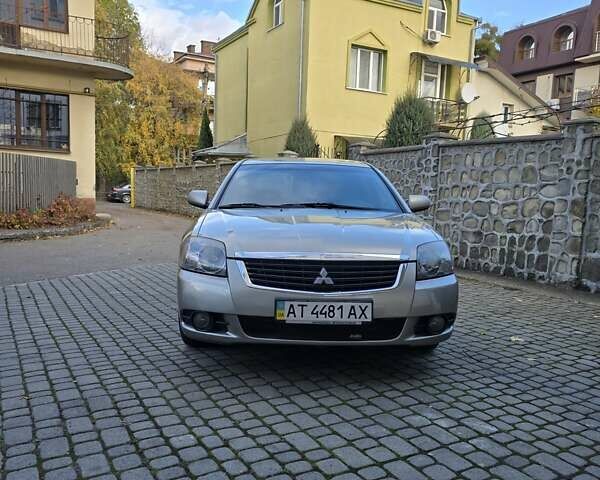 Бежевый Мицубиси Галант, объемом двигателя 2.4 л и пробегом 205 тыс. км за 7700 $, фото 1 на Automoto.ua