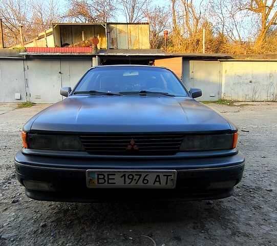 Черный Мицубиси Галант, объемом двигателя 1.8 л и пробегом 300 тыс. км за 1800 $, фото 1 на Automoto.ua