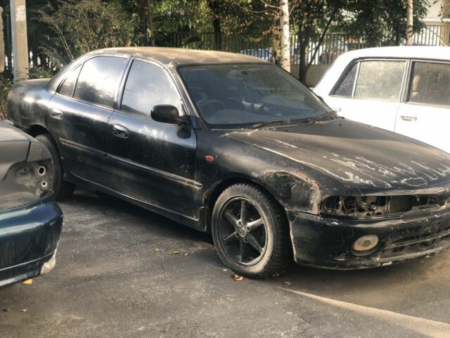 Черный Мицубиси Галант, объемом двигателя 2 л и пробегом 84 тыс. км за 900 $, фото 1 на Automoto.ua