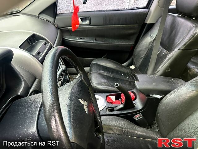 Черный Мицубиси Галант, объемом двигателя 2.4 л и пробегом 200 тыс. км за 1300 $, фото 2 на Automoto.ua