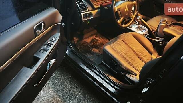 Черный Мицубиси Галант, объемом двигателя 2.4 л и пробегом 255 тыс. км за 4999 $, фото 16 на Automoto.ua