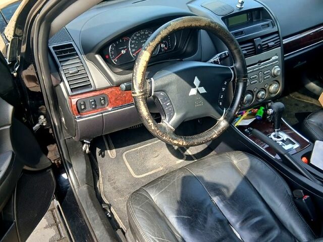 Чорний Міцубісі Галант, об'ємом двигуна 2.4 л та пробігом 0 тис. км за 4600 $, фото 3 на Automoto.ua