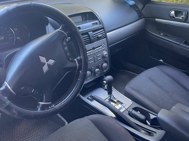 Черный Мицубиси Галант, объемом двигателя 2.4 л и пробегом 265 тыс. км за 5400 $, фото 5 на Automoto.ua