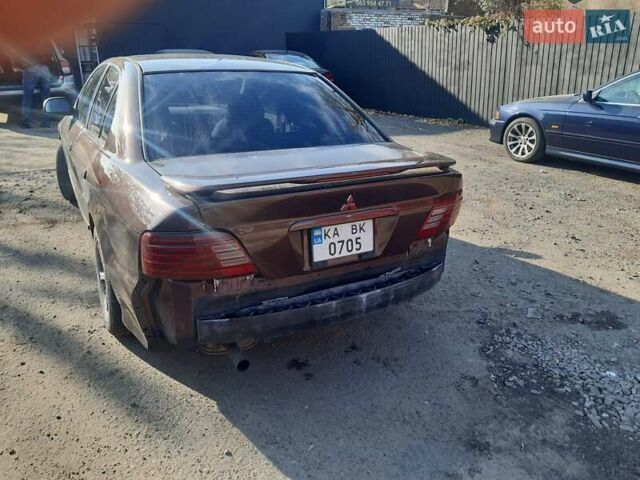Коричневый Мицубиси Галант, объемом двигателя 2.4 л и пробегом 300 тыс. км за 3000 $, фото 2 на Automoto.ua