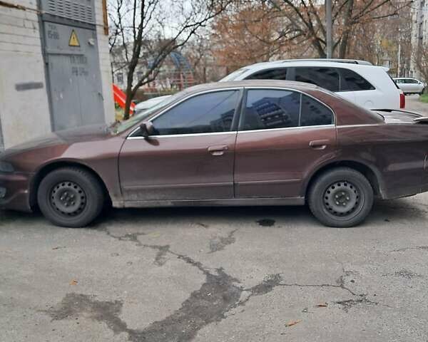 Коричневый Мицубиси Галант, объемом двигателя 2.4 л и пробегом 300 тыс. км за 3000 $, фото 1 на Automoto.ua