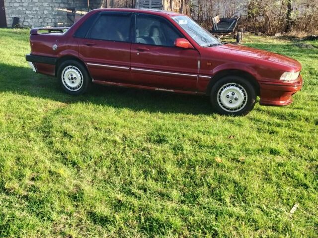 Красный Мицубиси Галант, объемом двигателя 2 л и пробегом 300 тыс. км за 1300 $, фото 1 на Automoto.ua