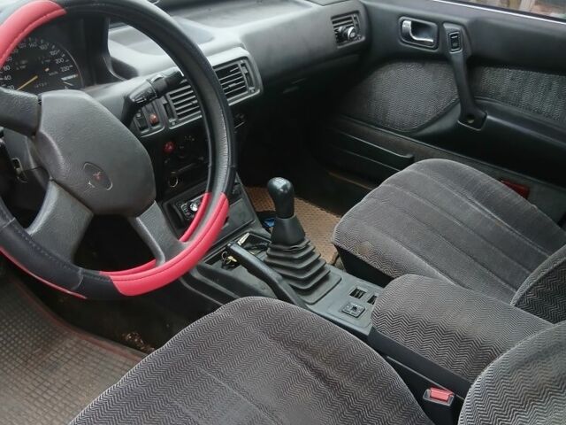 Червоний Міцубісі Галант, об'ємом двигуна 2 л та пробігом 327 тис. км за 1000 $, фото 3 на Automoto.ua