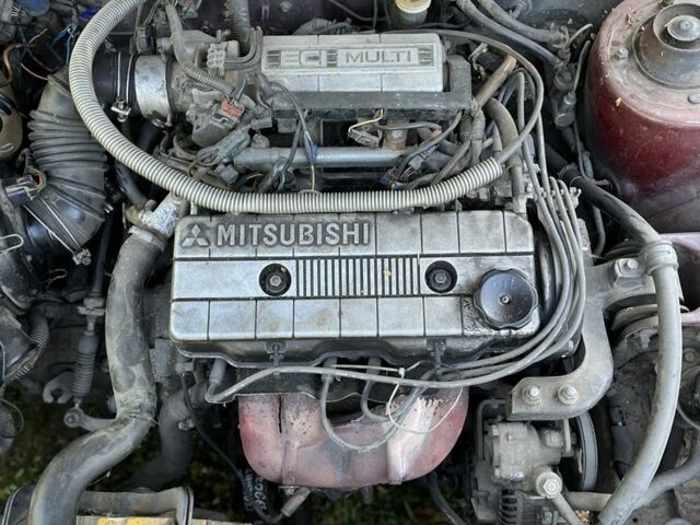 Красный Мицубиси Галант, объемом двигателя 1.6 л и пробегом 370 тыс. км за 500 $, фото 6 на Automoto.ua