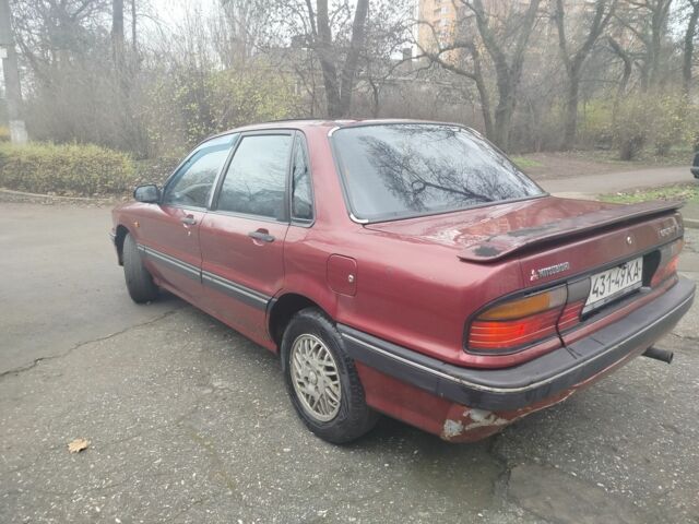 Красный Мицубиси Галант, объемом двигателя 2 л и пробегом 666 тыс. км за 999 $, фото 3 на Automoto.ua