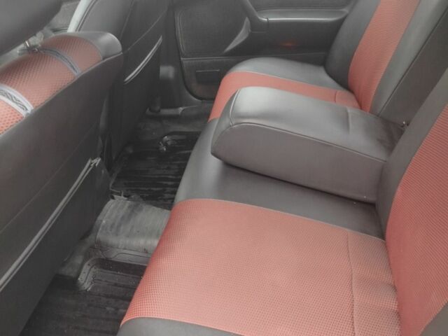 Красный Мицубиси Галант, объемом двигателя 2 л и пробегом 666 тыс. км за 999 $, фото 4 на Automoto.ua