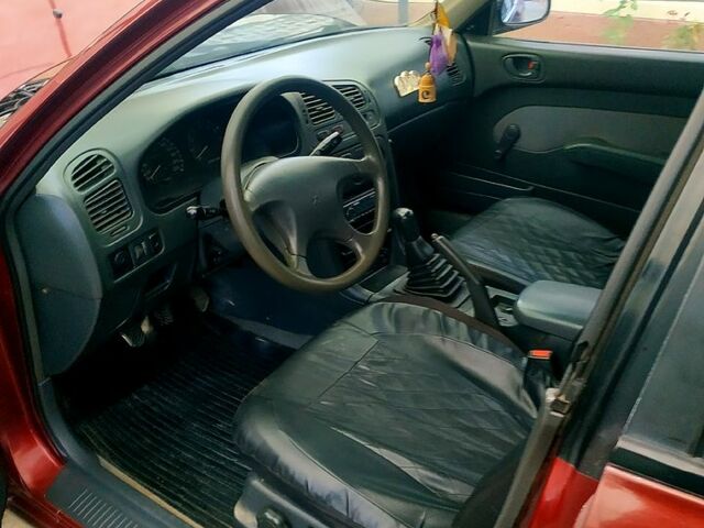 Красный Мицубиси Галант, объемом двигателя 1.8 л и пробегом 300 тыс. км за 1800 $, фото 4 на Automoto.ua