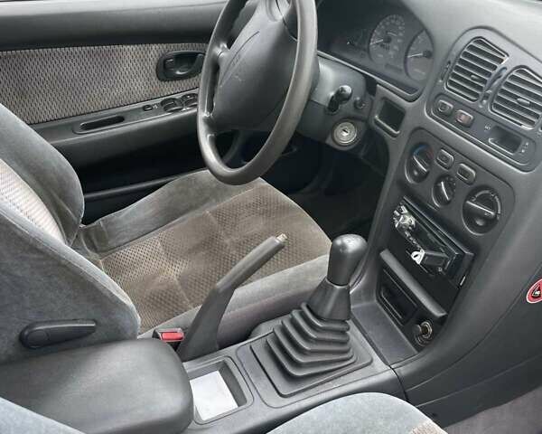 Красный Мицубиси Галант, объемом двигателя 2 л и пробегом 250 тыс. км за 2100 $, фото 4 на Automoto.ua