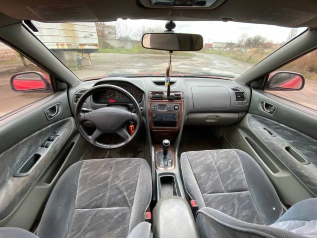 Красный Мицубиси Галант, объемом двигателя 2.5 л и пробегом 300 тыс. км за 1850 $, фото 5 на Automoto.ua