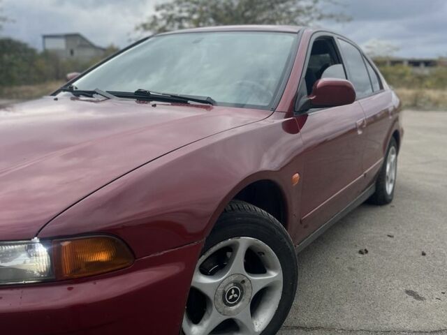 Красный Мицубиси Галант, объемом двигателя 2 л и пробегом 200 тыс. км за 2999 $, фото 1 на Automoto.ua
