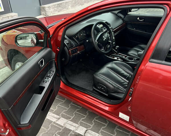 Красный Мицубиси Галант, объемом двигателя 2.38 л и пробегом 300 тыс. км за 5900 $, фото 4 на Automoto.ua