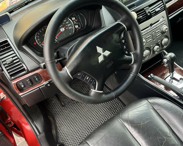 Красный Мицубиси Галант, объемом двигателя 2.38 л и пробегом 300 тыс. км за 5900 $, фото 5 на Automoto.ua