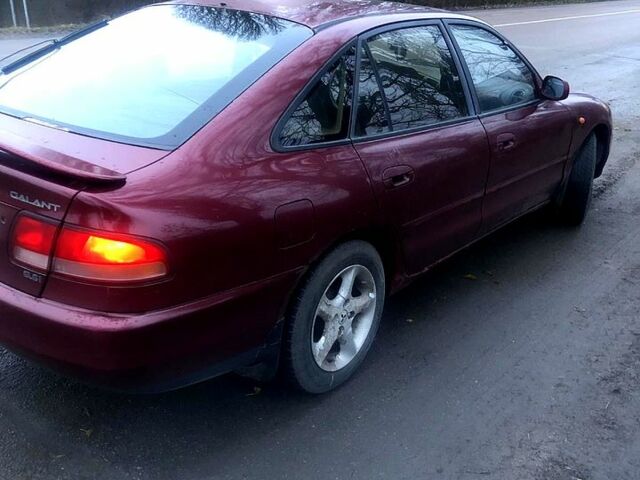 Червоний Міцубісі Галант, об'ємом двигуна 2 л та пробігом 250 тис. км за 2000 $, фото 2 на Automoto.ua