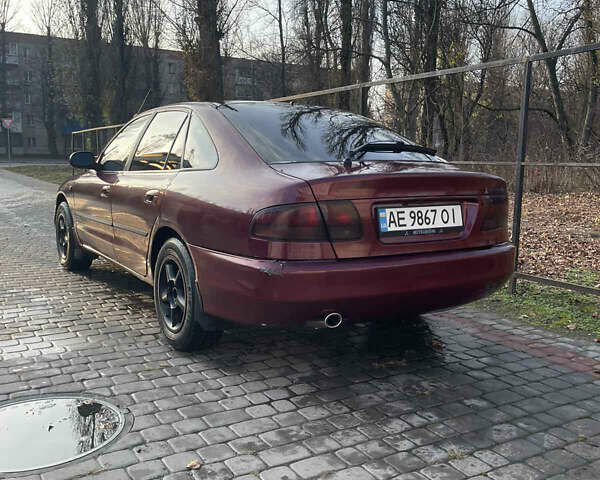 Красный Мицубиси Галант, объемом двигателя 1.8 л и пробегом 300 тыс. км за 2500 $, фото 3 на Automoto.ua