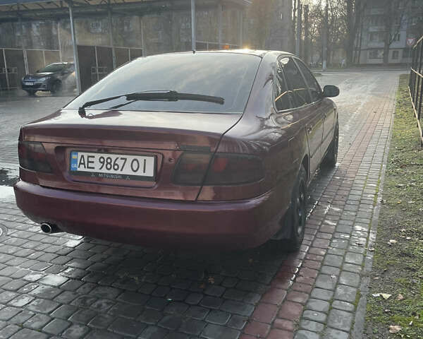 Красный Мицубиси Галант, объемом двигателя 1.8 л и пробегом 300 тыс. км за 2500 $, фото 4 на Automoto.ua