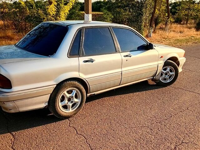 Мицубиси Галант, объемом двигателя 2 л и пробегом 0 тыс. км за 900 $, фото 2 на Automoto.ua