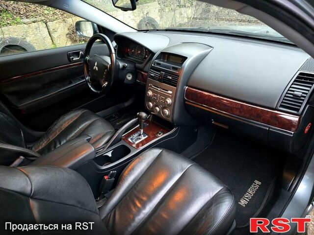 Мицубиси Галант, объемом двигателя 2.4 л и пробегом 182 тыс. км за 6100 $, фото 10 на Automoto.ua