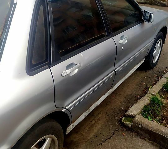 Серый Мицубиси Галант, объемом двигателя 2 л и пробегом 0 тыс. км за 1300 $, фото 4 на Automoto.ua