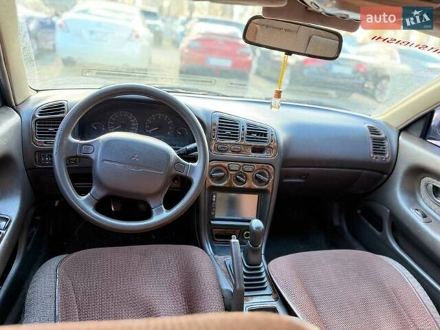 Серый Мицубиси Галант, объемом двигателя 1.8 л и пробегом 180 тыс. км за 2200 $, фото 3 на Automoto.ua