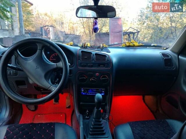 Серый Мицубиси Галант, объемом двигателя 1.8 л и пробегом 245 тыс. км за 2000 $, фото 2 на Automoto.ua