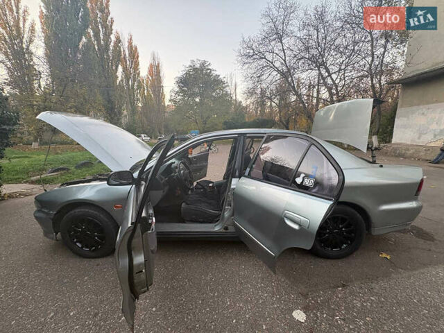 Серый Мицубиси Галант, объемом двигателя 2.5 л и пробегом 400 тыс. км за 3200 $, фото 4 на Automoto.ua