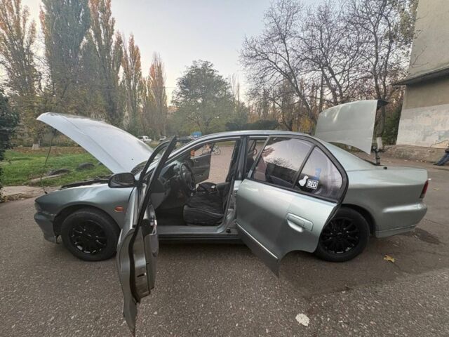 Серый Мицубиси Галант, объемом двигателя 2.5 л и пробегом 422 тыс. км за 3100 $, фото 2 на Automoto.ua