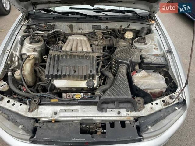 Серый Мицубиси Галант, объемом двигателя 2.5 л и пробегом 300 тыс. км за 2850 $, фото 16 на Automoto.ua