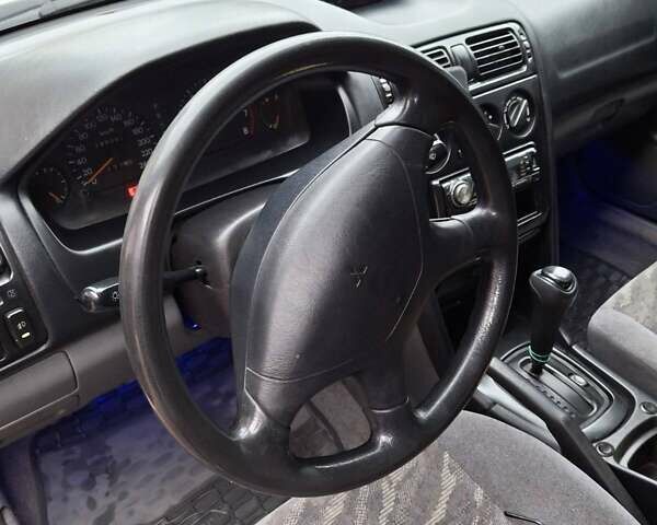 Сірий Міцубісі Галант, об'ємом двигуна 2 л та пробігом 280 тис. км за 4200 $, фото 3 на Automoto.ua